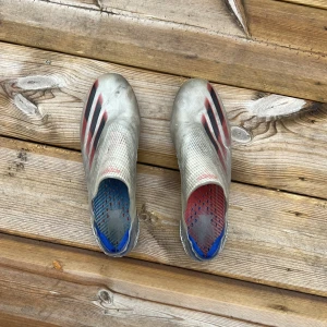 Fotbollsskor  - Säljer dessa Ghost adidas dojorna då jag inte använder dem längre
