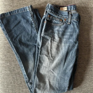 Low Waist jeans - Säljer desss låg midjade jeansen då jag inte fått någon användning av dem. 