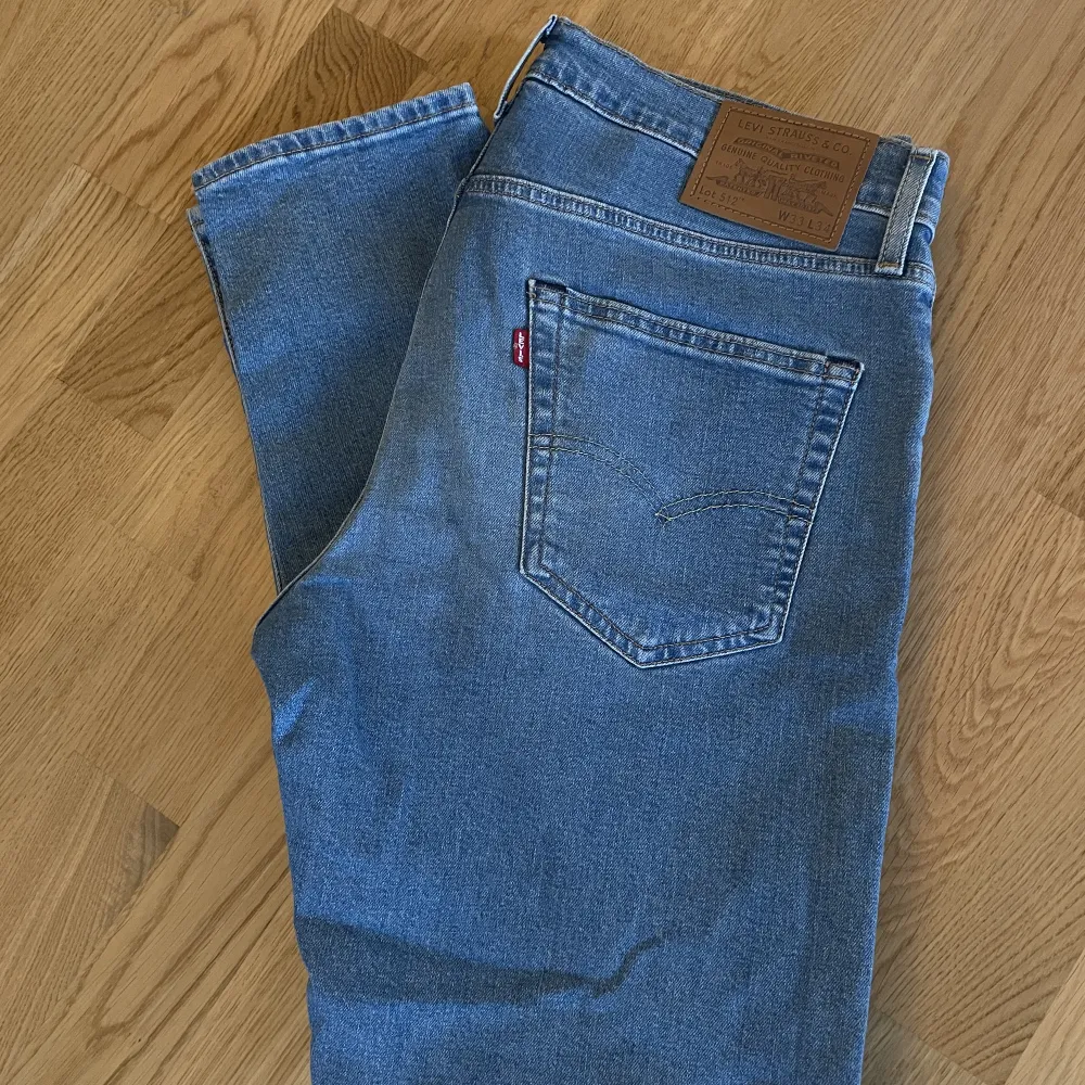 Herrmodell Levis jeans 512 slim fit. Oanvända. Storlek W33 L34. Jeans & Byxor.