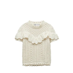 Virkad Tröja - Jätte fin tröja som bara har kommit till användning en gång.❤️ Tröjan passar även Xs. Nypris är 299 men säljer för 185!!!