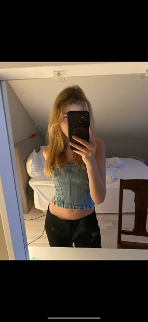 Zara topp  - Jeans korsett från zara i nyskick, bara använt en gång❤️ hör av dig om du vill ha mer bilder eller har någon fråga🥰