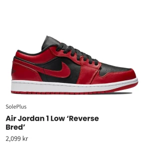Jordan 1 Low - Använt ett fåtal gånger pga att storleken inte riktigt passade, väldigt fint skick! 
