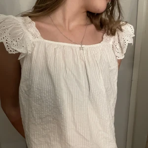 Vero Moda blus💕  - Så fin blus, jättebra skick.  Stryks även innan den skickas! 