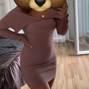 Stickad off shoulder rosa klänning  - Super snygg off shoulder klänning i smuts/dust rosa färg från Zara! E i storlek S men materialet är kanske uttöjd så kan även passa XS och M