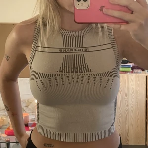 Topp Urban outfitters - Helt ny! 