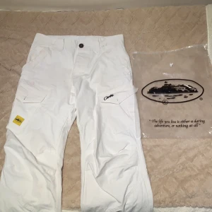 Corteiz cargos byxor - Säljer nu mina corteiz storm cargos som är i jätte bra skick och ganska svåra att få tag på. Storlek L och sitter jätte fint och kan även passa som M. Pris kan diskuteras vid snabb affär. Nypris 3000kr