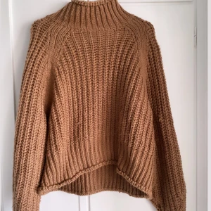 Brun stickad tröja  - Brun stickad tröja, mysig nu till hösten/vintern ❤️