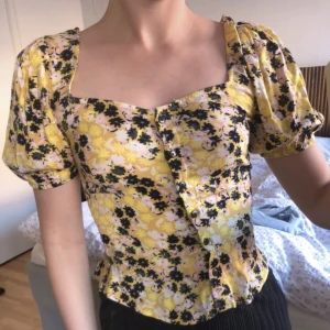 Blus - Blus i mycket fint skick!