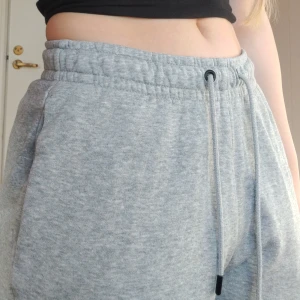 Nike Sweatpants  - Säljer dessa supersnygga mjukisbyxorna då de tyvärr inte passar mig💔 Bara att skriva om du har några funderingar🫶🏻
