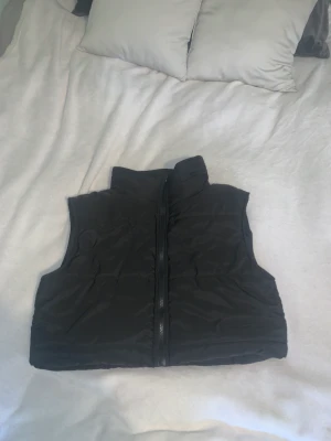 Väst - Säljer väst från shein aldrig använd💕