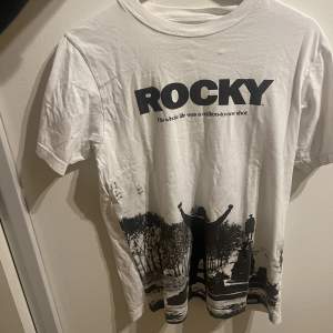 En orginell Rocky oversized t-shirt! Tveka inte att skriva för flera frågor🤍