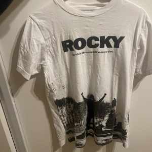 Trendig Rocky tshirt - En orginell Rocky oversized t-shirt! Tveka inte att skriva för flera frågor🤍