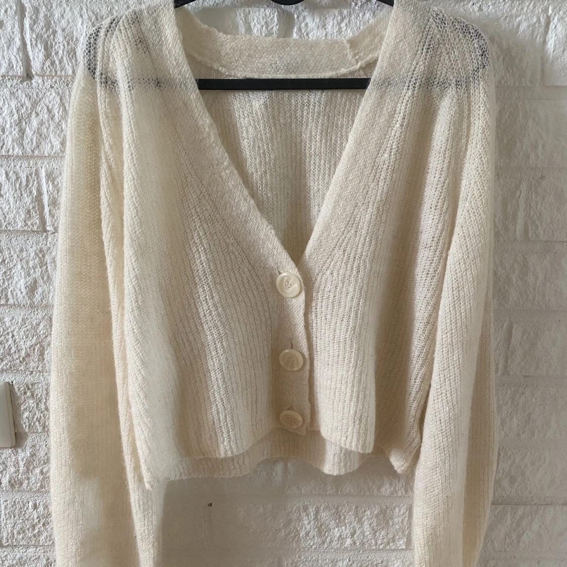 Naturvit tunn stickad kofta