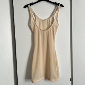 Skims/spanx shapewear  - Underklädsel man har till under klänning/kjol/överdel. m.m.  Inte använd- Passar XS-S Nypris 699kr 