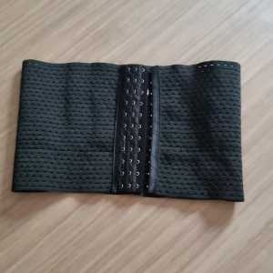 Magtopp - Till för att trycka in mage/höfter lite extra under en klänning tex. Begagnat skick