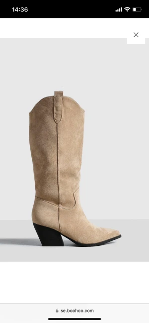 Beige boots - Säljer dessa super fina, oanvända, beige bootsen då jag inte kunnat använda dom för dom är för stora. Klacken är 5/6 cm💖💖