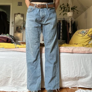 Jeans  - Litet hål på knäet🫧 annars bra skick