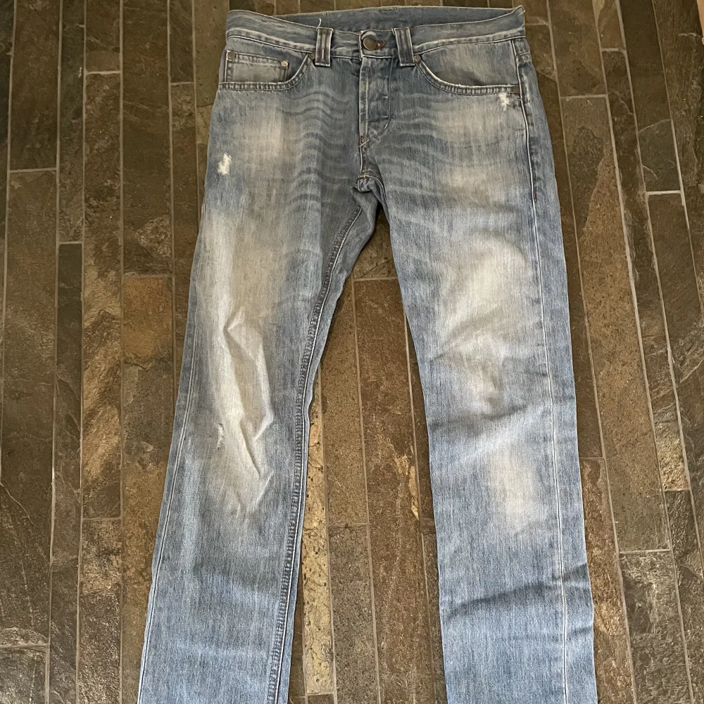 Dondup jeans i str 30, knappt använda, hör gärna av dig om du har några funderingar : ). Jeans & Byxor.