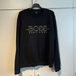 Tröja av Hugo Boss som inte tillverkas längre. Tröjan har inga defekter och är i ett fint skick.