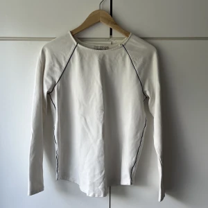 Boomerang tröja - Tröja från boomerang! Fint skick  men finns dock lite tråd som blivit utdragen (inte mycket)❤️ storlek S, 100kr! Köparen står för frakt📬