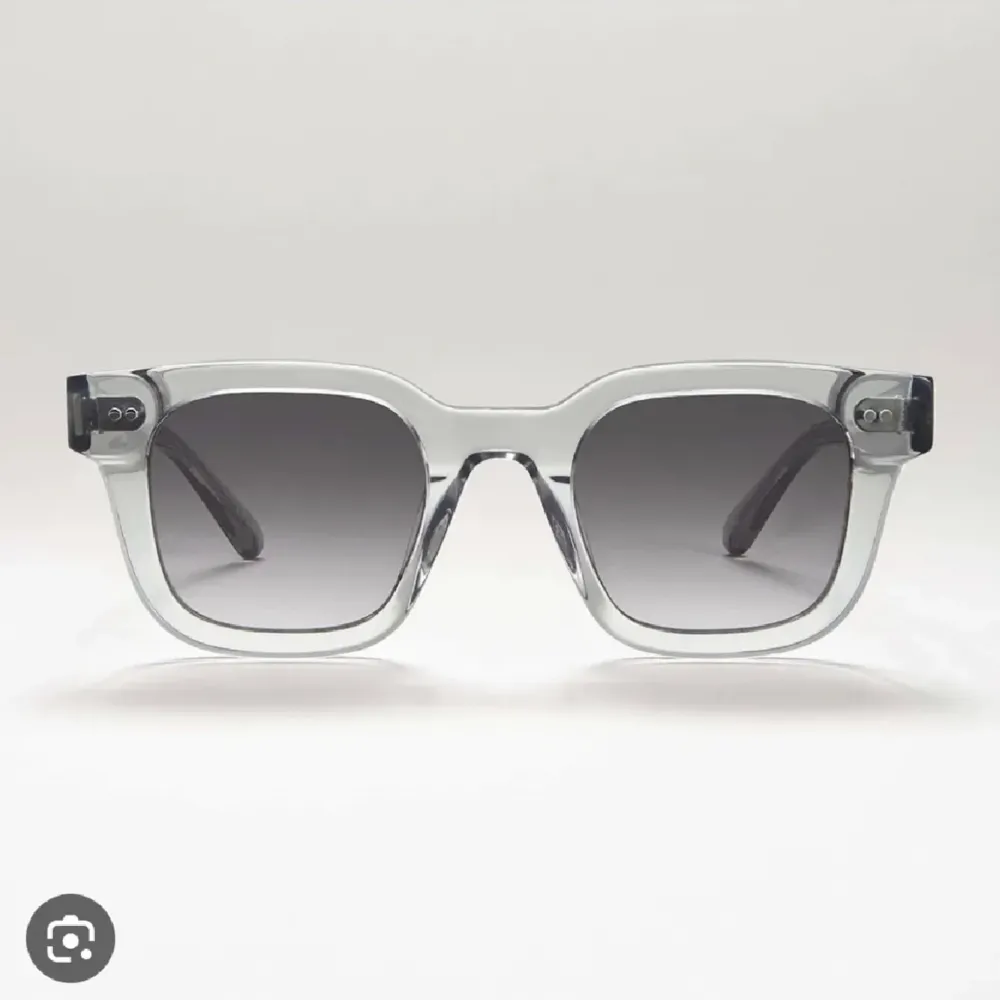 Säljer mina grå chimi glasögon i modellen 04. Accessoarer.