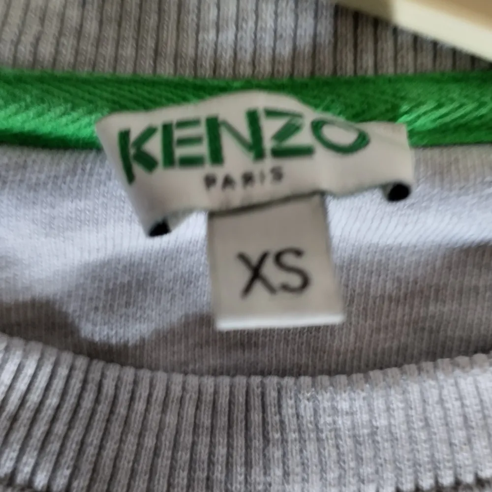 Kenzo Paris Grå Sweatshirt i mycket gott skick!. Tröjor & Koftor.