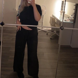 Linnebyxor  - Säljer dessa svarta linnebyxor i strl 36 från Marks&Spencer eftersom de inte kommer till användning.  Hör av dig vid frågor och funderingar 💙