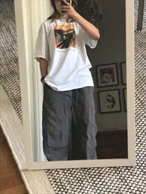 Graphic Tee  - Jävligt cool tshirt från even & odd som aldrig kommer till användning och är därför i väldigt bra skick:)