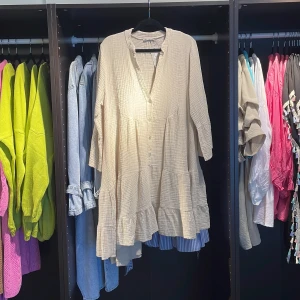 Klänning sweetissimma - Klänning som har aldrig använts från klädaffären vestiti 