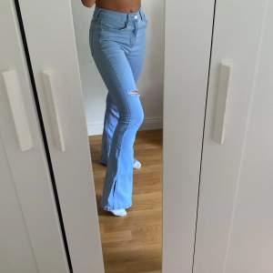 Säljer dessa jeans från Shein i storlek xs💙 aldrig använda
