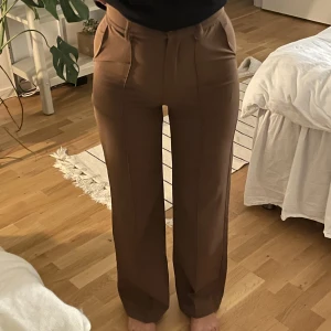 Bruna kostymbyxor  - Bruna kostymbyxor från Design By Si💕