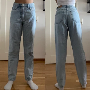 högmidjade jeans  - jeans ifrån gina tricot i storlek 32. 