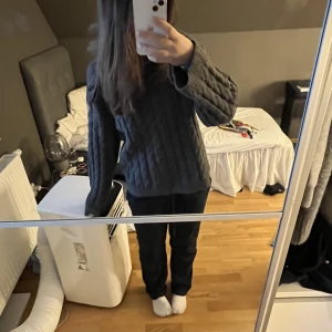 Stickad tröja - Grå stickad tröja perfekt till sommarkväll eller höst o vintern🌟💗