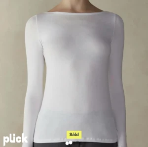 Vit intimissimi tröja - Säljer igen då vinnaren av budgivningen inte svarar. Vit intimissimi tröja jag köpt på plick❤️Använder den inte därför säljer jag🩷