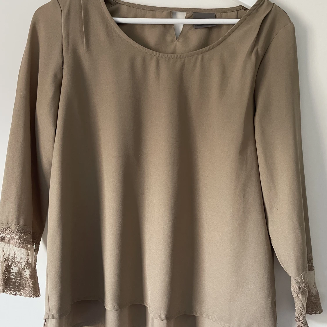 Beige blus