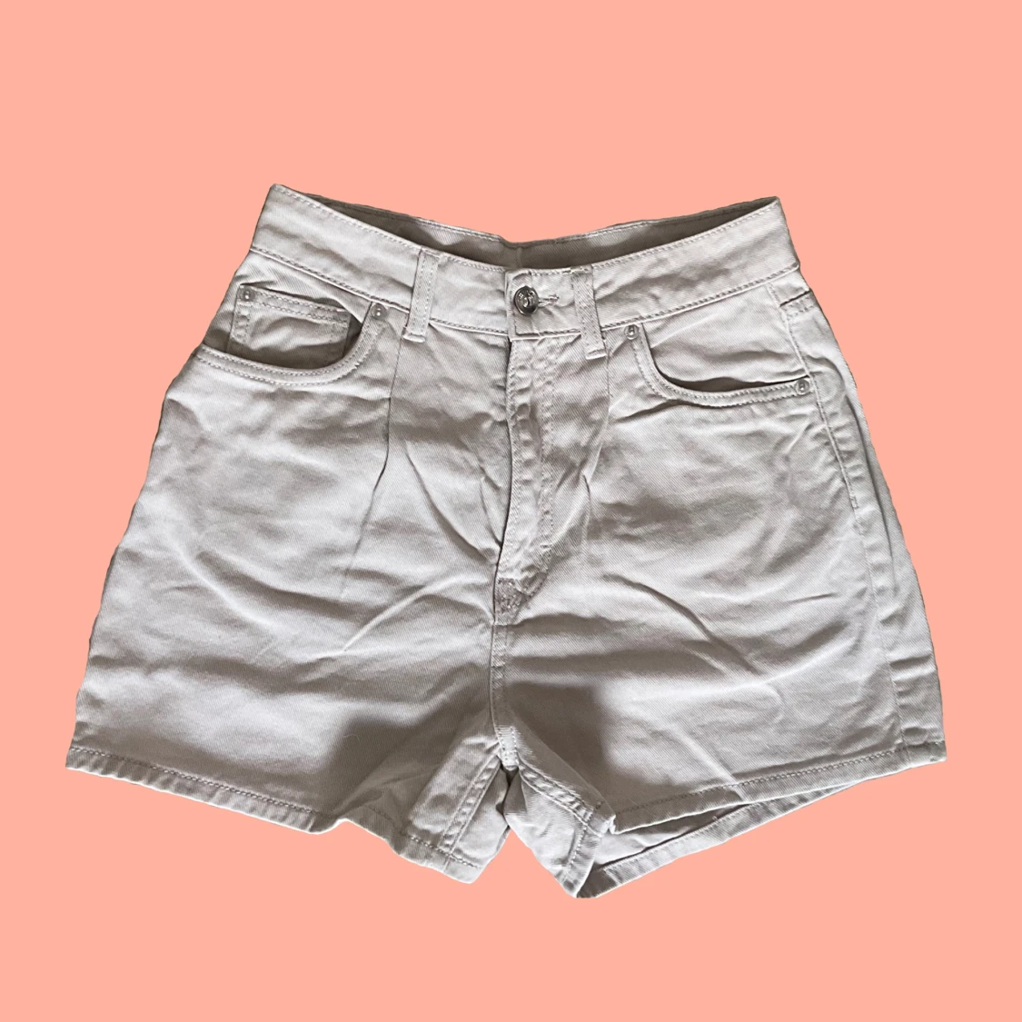 Beige shorts - 90