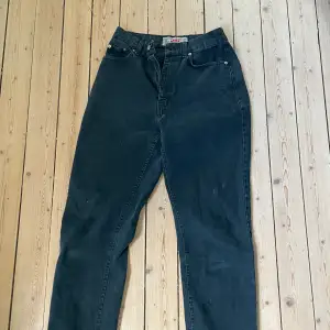 Superbra skick! Storlek 30/32 Märke ”davys jeans wear” Sitter supersnyggt 