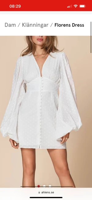 Adoore klänning - Säljer min adoore klänning då den inte passar mig. Använd fåtal gånger och är nästa i nyskick 