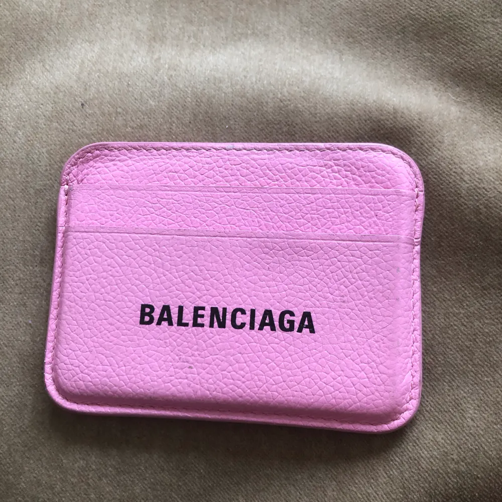 Rosa balenciaga korthållare i fint skick . Accessoarer.