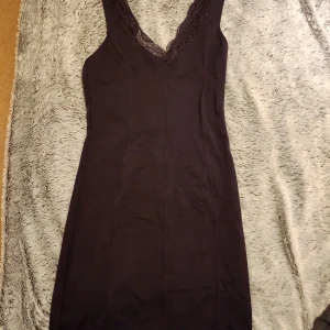 Klännig - Säljer en klänning storlek 36