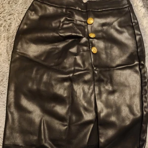 Kjol - Säljer en kjol storlek 36