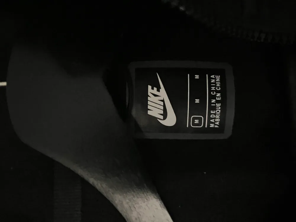 Nike tech fleece i nyskick använd 1 gång Size M. Hoodies.