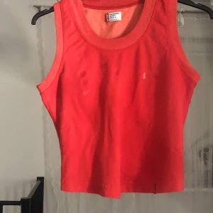 Levis topp - Snygg topp från Levis. Skön o bra. 