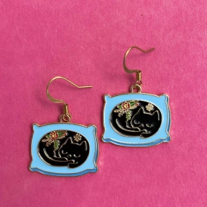 Kattörhängen 💙 - Nickelfria krokar och fri frakt 💙