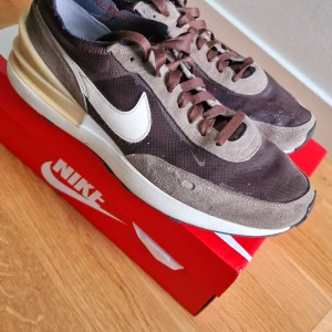 Nike Waffle One - Bruna waffles ones i bra skick. Passar även storlek 42-44. Kvitto inkluderas. Ställ gärna frågor!