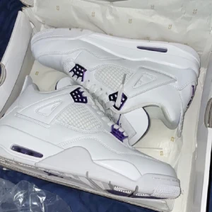 Jordan 4 mettalic purple - Skick 9/10 bara använda några gånger, pris kan diskuteras vid snabb affär 