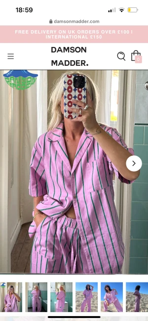 Amanda Djerf kollektion - Säljer mitt sett från Amanda Djerfs kollektion för Damson Madder. Helt oanvänt prislapparna är kvar. Säljer för nypris (700kr/st) helt slutsålt på hemsidan och köparen slipper betala tullavgift som tillkom på 1200kr! St M i byxor och S i skjortan! 