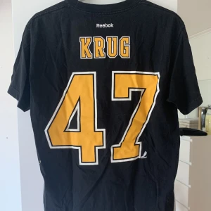 BASEBALL T-SHIRT - Cool baseball t-shirt! Passar en s- L beroende på hur man vill att den ska sitta;) Fraktar för 65kr eller möts upp i stockholm💓
