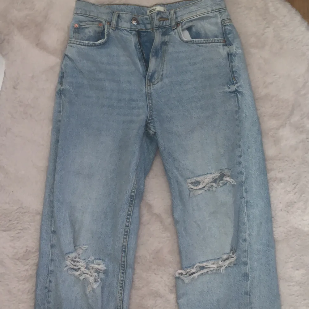 Low-waist jeans köpta från Gina förra året. Använda en gång, som nya. . Jeans & Byxor.