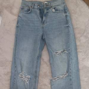 Low-waist jeans köpta från Gina förra året. Använda en gång, som nya. 